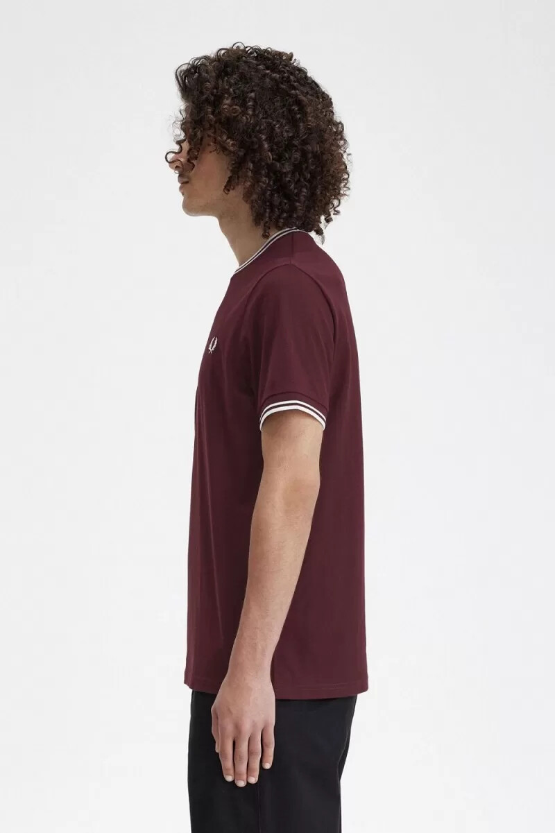 fred perry herren-t-shirt mit zwei spitzen bordeauxrot