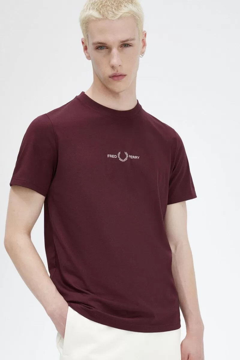 fred perry herren-t-shirt mit stickerei weinrot