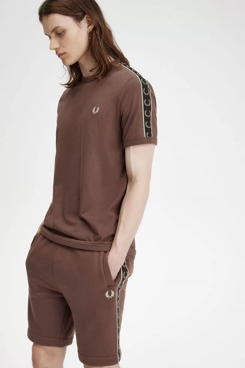 fred perry herren-t-shirt mit kontrastband dunkelrotwarmgrau