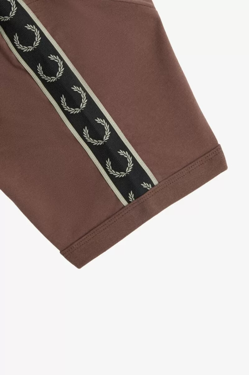 fred perry herren-t-shirt mit kontrastband dunkelrotwarmgrau