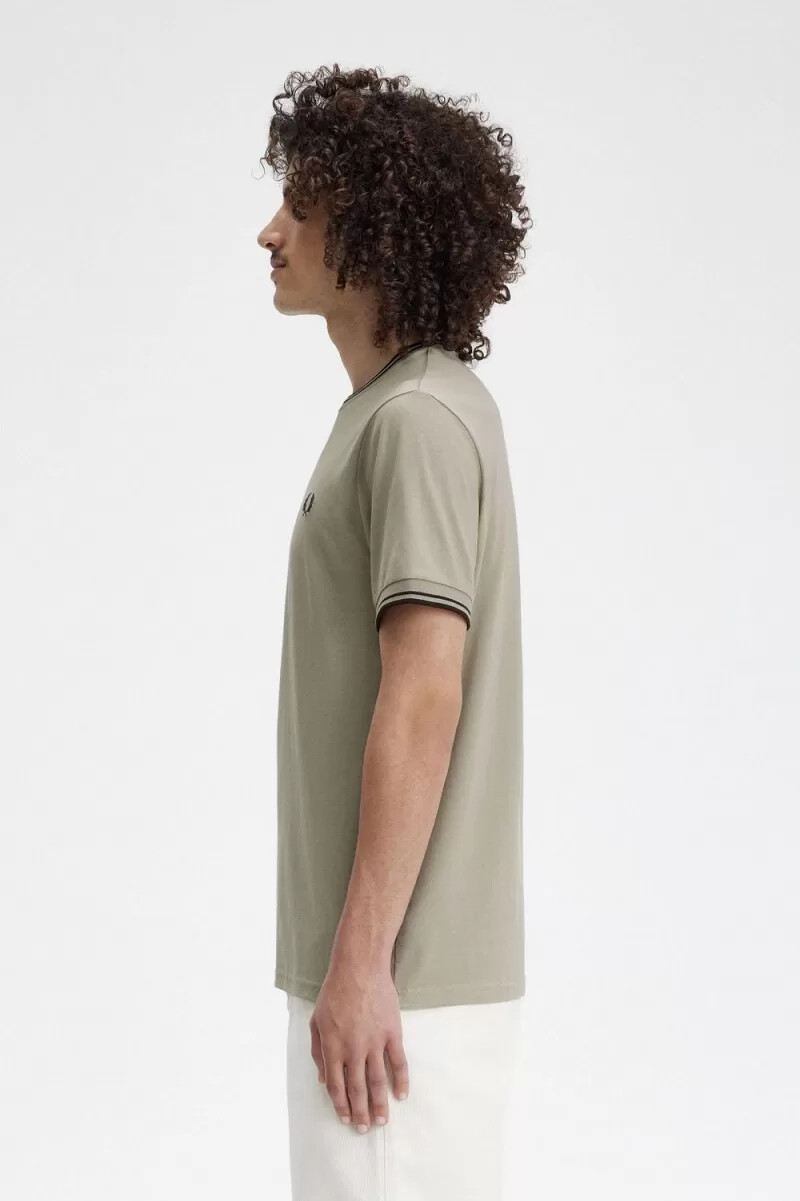 fred perry twin tipped herren-t-shirt warmgrau dunkelrot