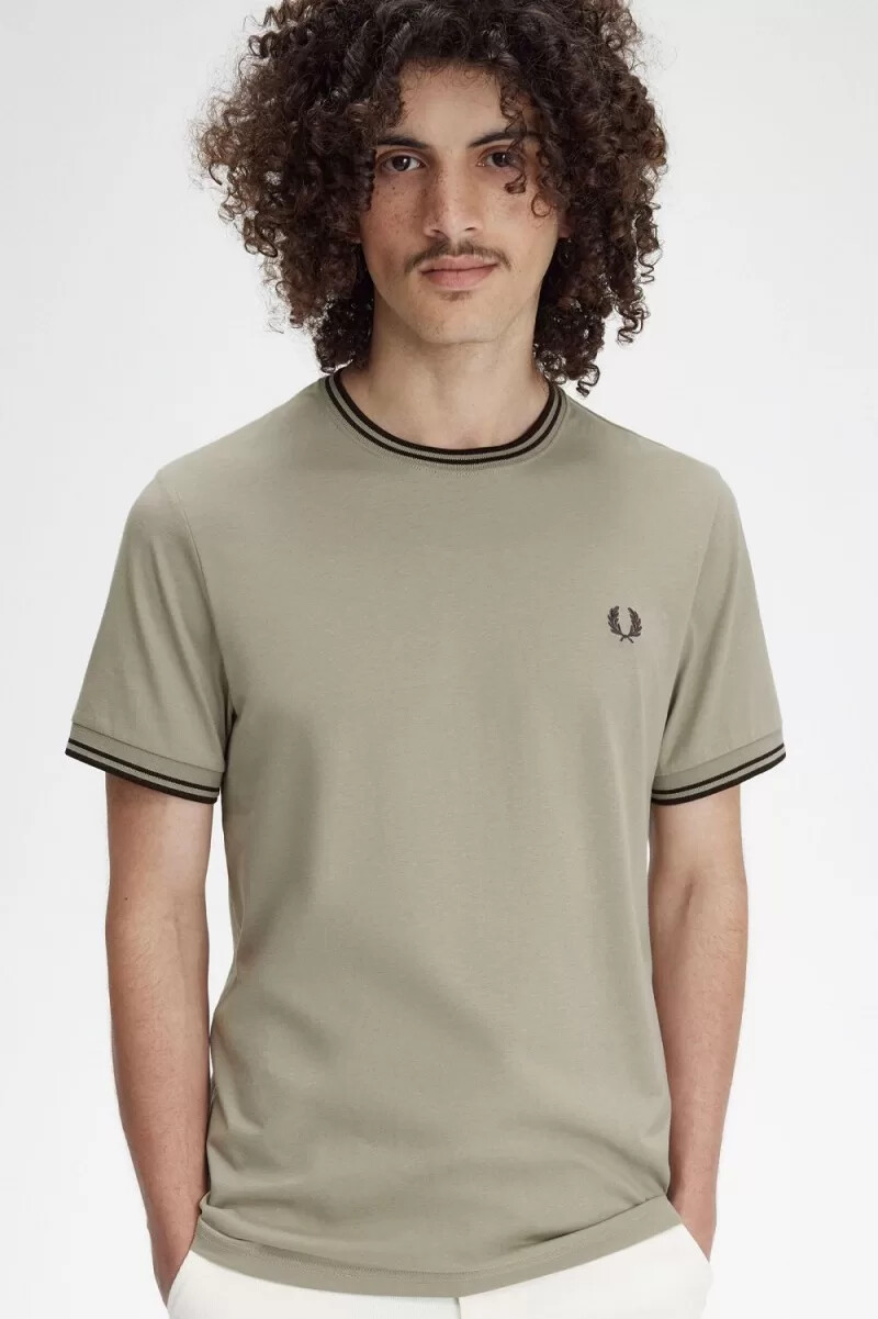 fred perry twin tipped herren-t-shirt warmgrau dunkelrot
