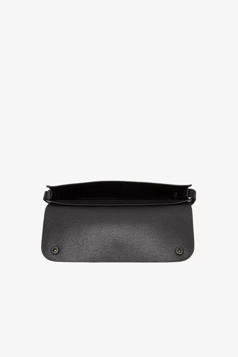 fred perry herren-sacoches aus poliertem leder schwarz